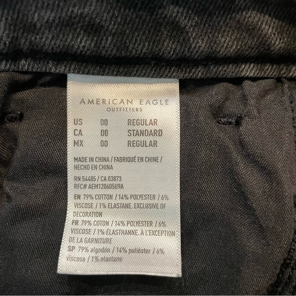American Eagle Black Mom High Rise Jeans. Size 00 - Picture 5 of 7